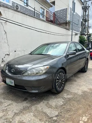 Toyota Camry LE 4dr Sedan (2.4L 4cyl 5A) 2005 Gray