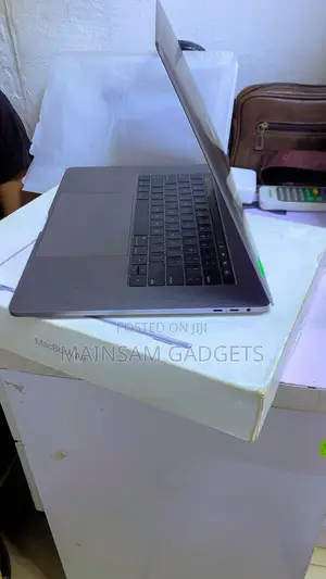 Laptop Apple MacBook Pro 2019 16GB Intel Core i7 SSD 1T