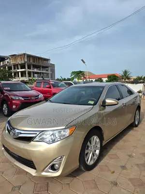 Toyota Camry XLE 4dr Sedan (2.5L 4cyl 6A) 2013 Gold