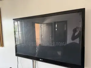 43” Lg Flat Screen Tv