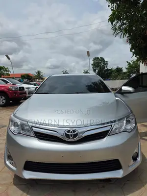 Toyota Camry XLE 4dr Sedan (2.5L 4cyl 6A) 2012 Silver
