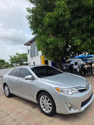 Toyota Camry XLE 4dr Sedan (2.5L 4cyl 6A) 2012 Silver