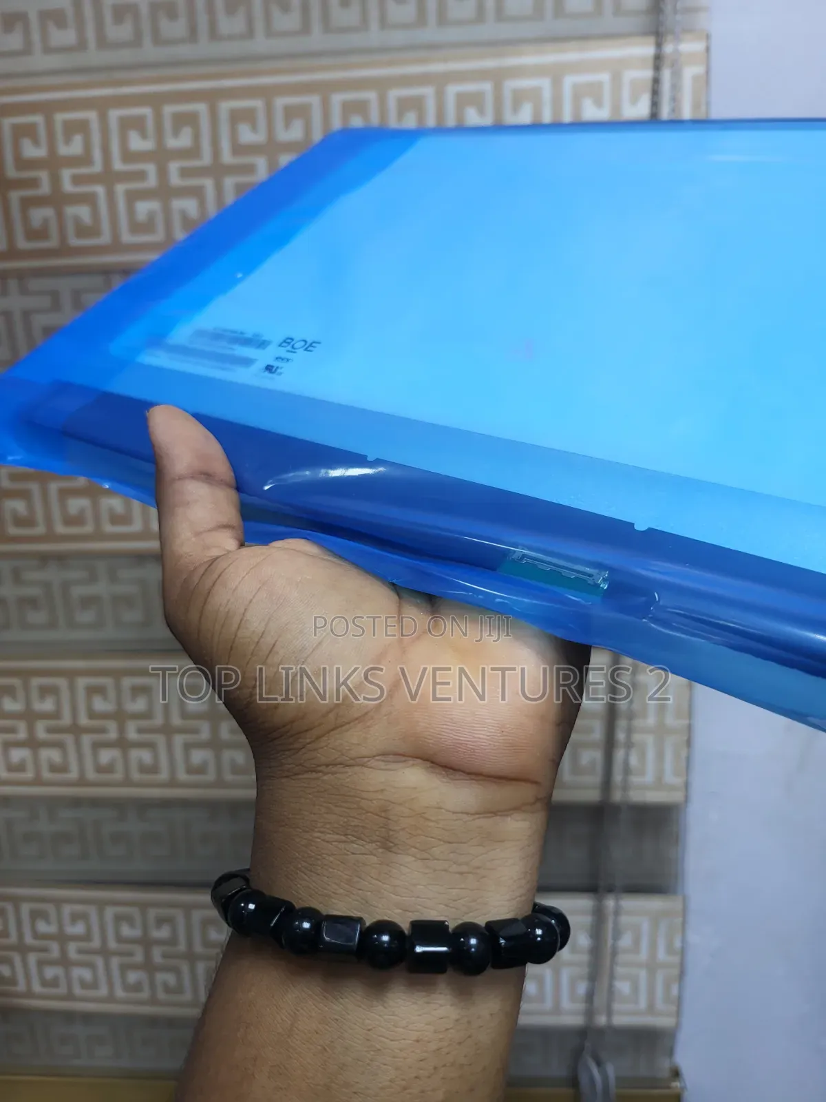 15.6 Screwless Screen