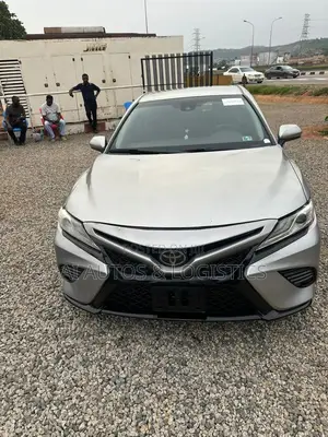 Toyota Camry SE FWD (2.5L 4cyl 8AM) 2018 Gray
