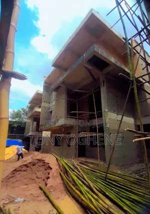 5bdrm Duplex in Castle, Maryland for sale