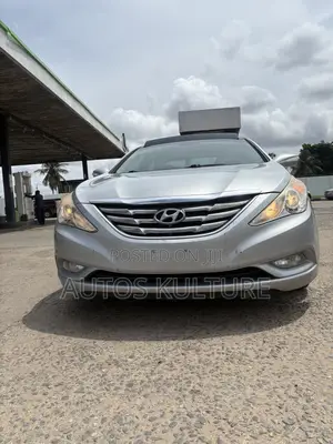 Hyundai Sonata Limited Sedan FWD (2.4L 4cyl 6A) 2012 Silver