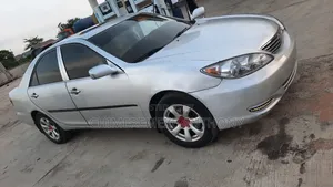 Toyota Camry LE 4dr Sedan (2.4L 4cyl 5A) 2005 Silver