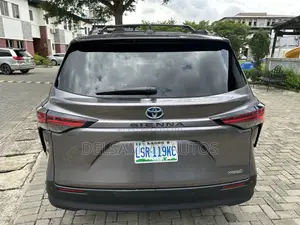 Toyota Sienna Limited 2022 Gray