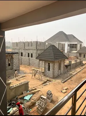 7bdrm Duplex in Sabo Gida for sale