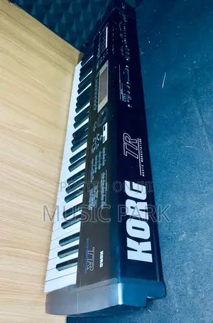 Korg Tr 76 Music Workstation – Uk Used