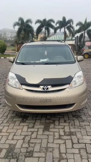 Toyota Sienna CE 7 Passenger 2010 Gold