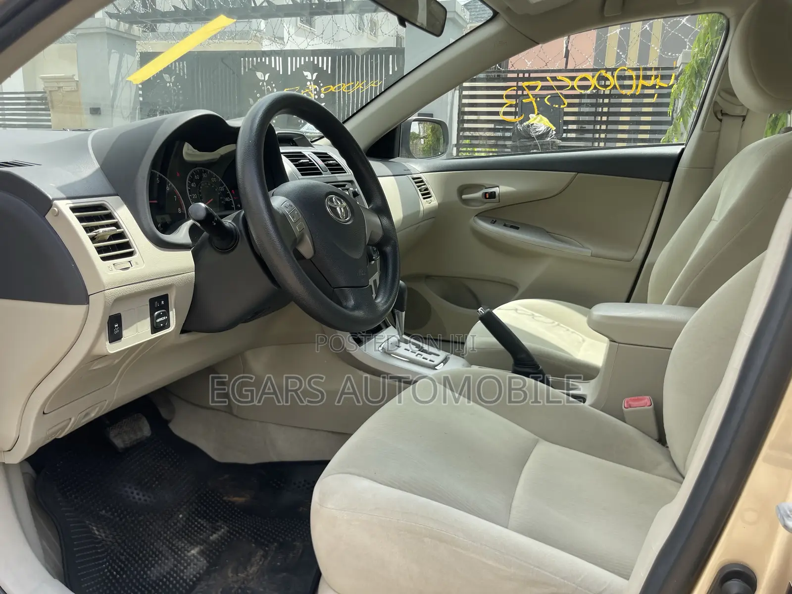 Toyota Corolla L 4-Speed Automatic 2013 Gold