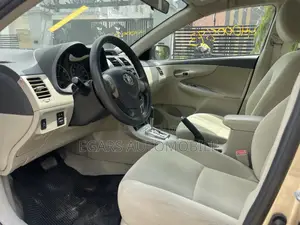 Toyota Corolla L 4-Speed Automatic 2013 Gold
