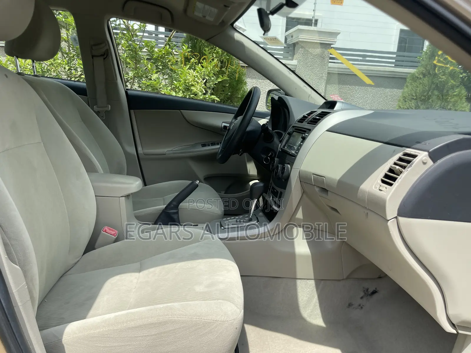 Toyota Corolla L 4-Speed Automatic 2013 Gold