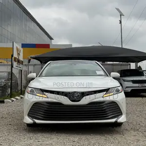 Toyota Camry XLE V6 FWD (3.5L 6cyl 8AM) 2018 White