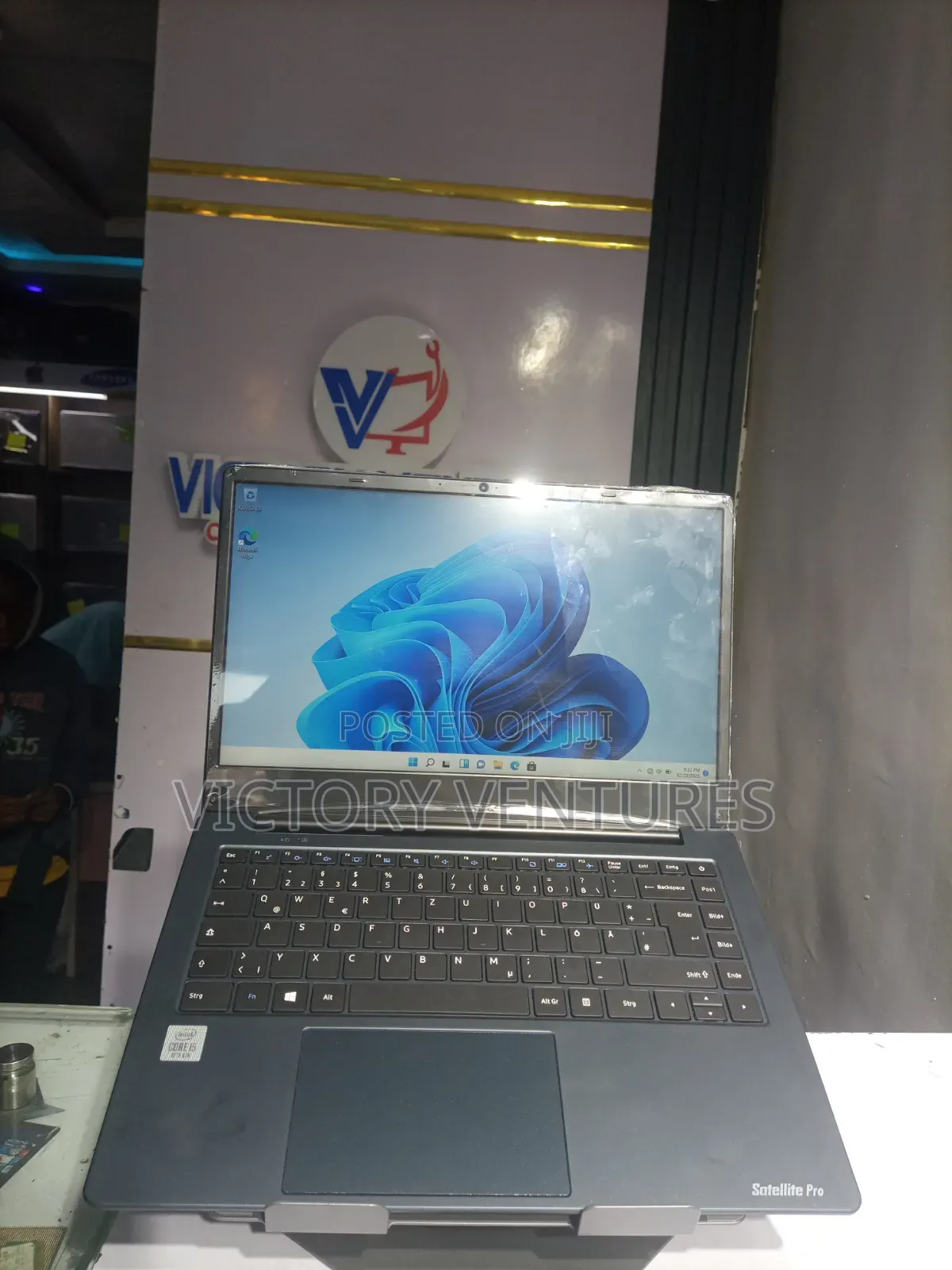 Laptop General Dynamics 4GB Intel Core i5 SSD 256GB