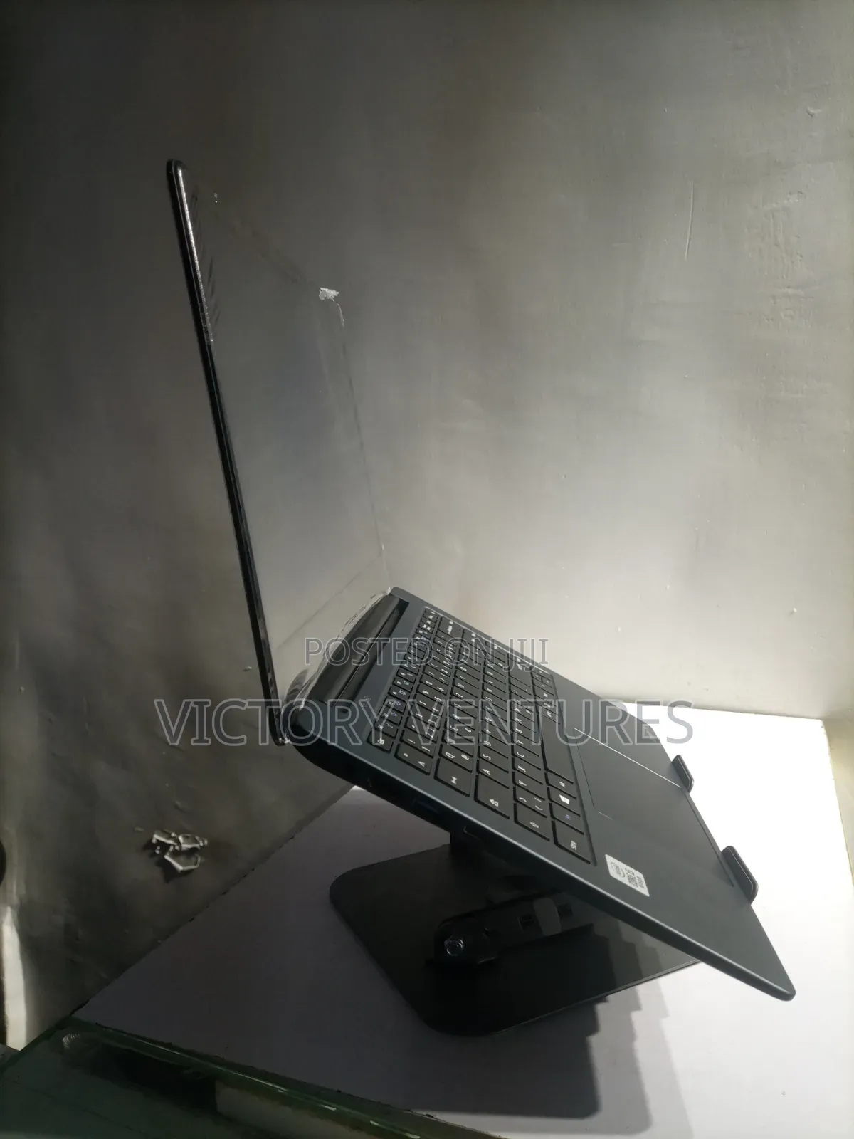 Laptop General Dynamics 4GB Intel Core i5 SSD 256GB
