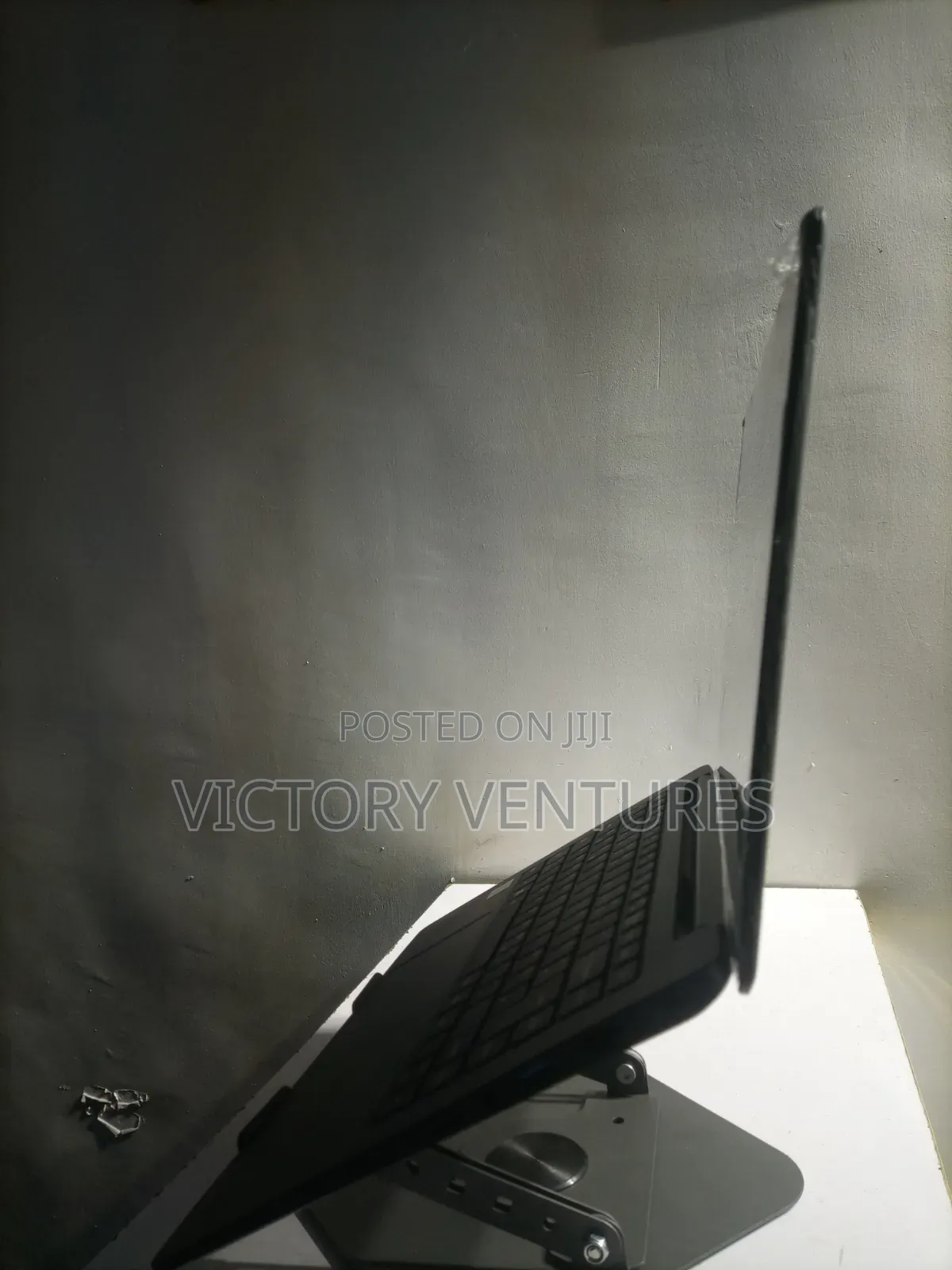 Laptop General Dynamics 4GB Intel Core i5 SSD 256GB