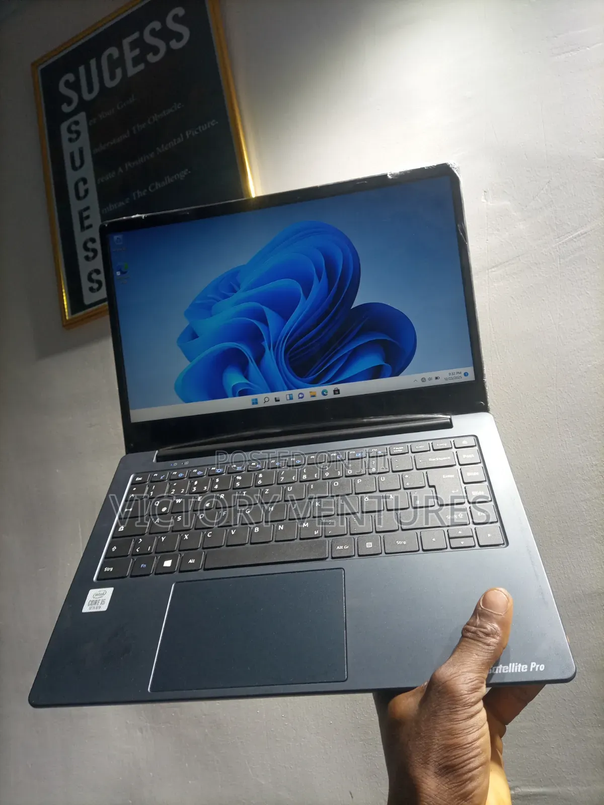 Laptop General Dynamics 4GB Intel Core i5 SSD 256GB