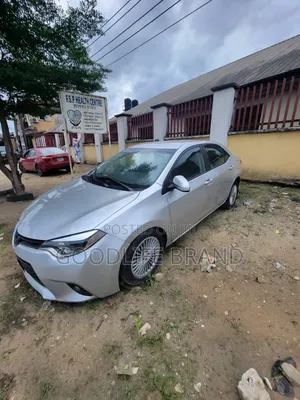 Toyota Corolla LE Premium 4dr Sedan (1.8L 4cyl CVT) 2014 Silver
