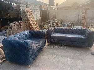Toughing Chesterfield Pattern With 2 Royal Console Seater