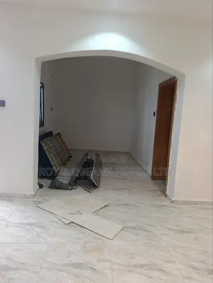 3bdrm Block of Flats in Durumi for rent