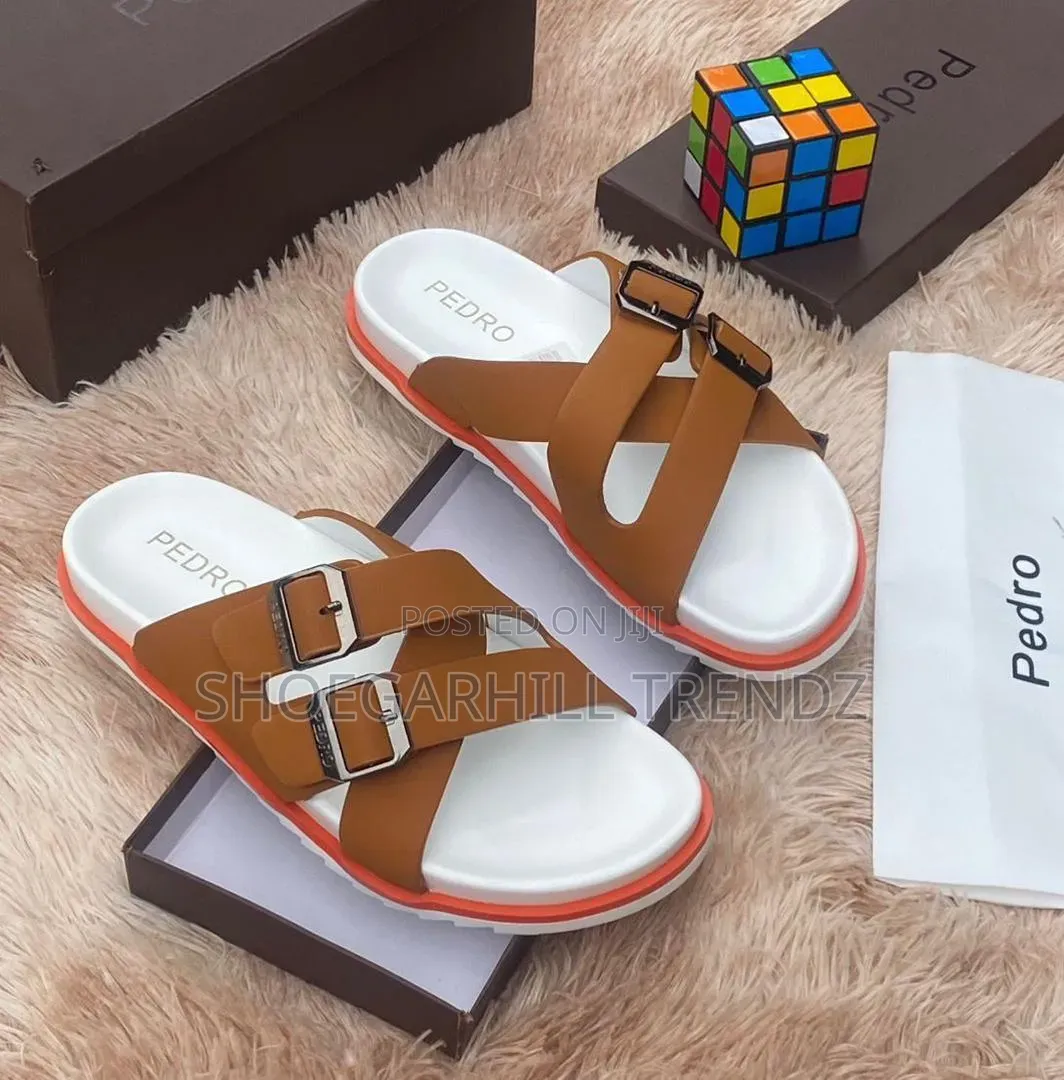 Men Suede Criscross Buckle Palm Slippers