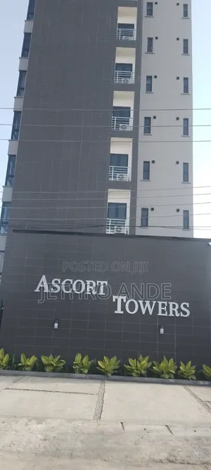 3bdrm Apartment in Central Lekki Estate for sale