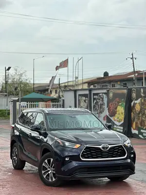 Toyota Highlander 2021 Blue