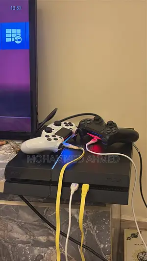 Ps4 With 2 Pads and 4 Games Installed