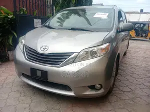 Toyota Sienna 2011 Gray