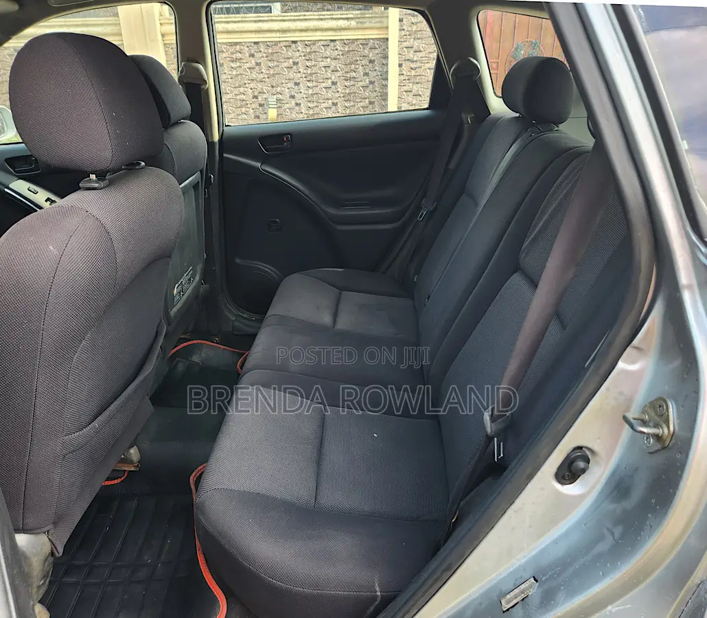 Pontiac Vibe Automatic 2004 Silver