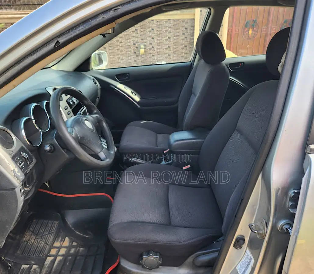 Pontiac Vibe Automatic 2004 Silver