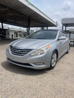 Hyundai Sonata Limited Sedan FWD (2.4L 4cyl 6A) 2011 Silver