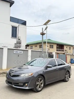 Toyota Camry SE 4dr Sedan w/Prod. End 11/13 (3.5L 6cyl 6A) 2014 Gray