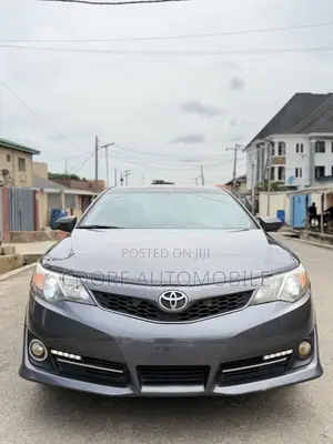 Toyota Camry SE 4dr Sedan w/Prod. End 11/13 (3.5L 6cyl 6A) 2014 Gray