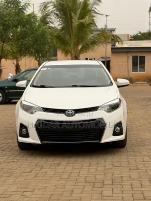 Toyota Corolla LE Eco 4dr Sedan (1.8L 4cyl CVT) 2015 White