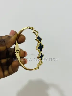 Luxury Gold Clover Bangle Bracelet for Women | Stainless Steel