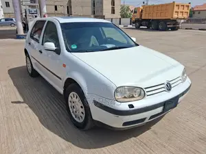 Volkswagen Golf 2000 White