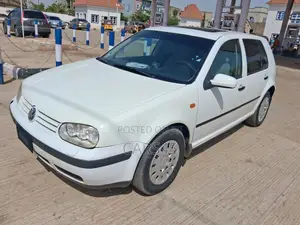 Volkswagen Golf 2000 White