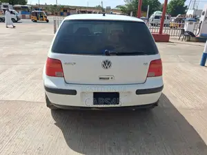 Volkswagen Golf 2000 White