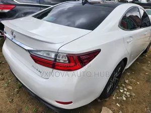 Lexus ES 2018 White
