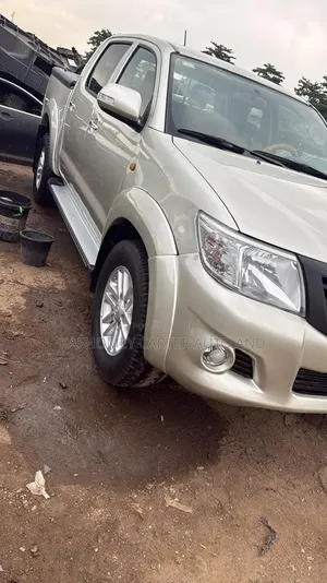 Toyota Hilux 2015 Brown