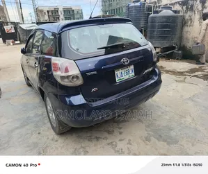 Toyota Matrix Hatchback FWD (1.8L 4cyl 5M) 2006 Blue