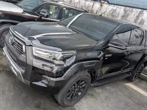 Toyota Hilux 2024 Black