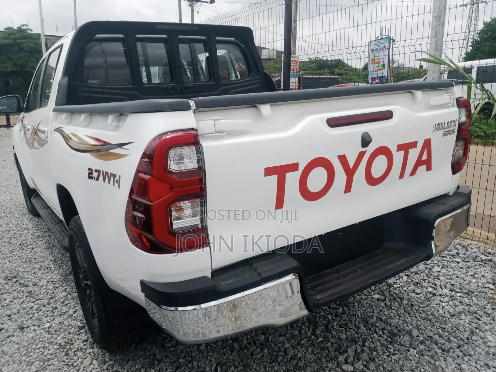 Toyota Hilux 2021 White