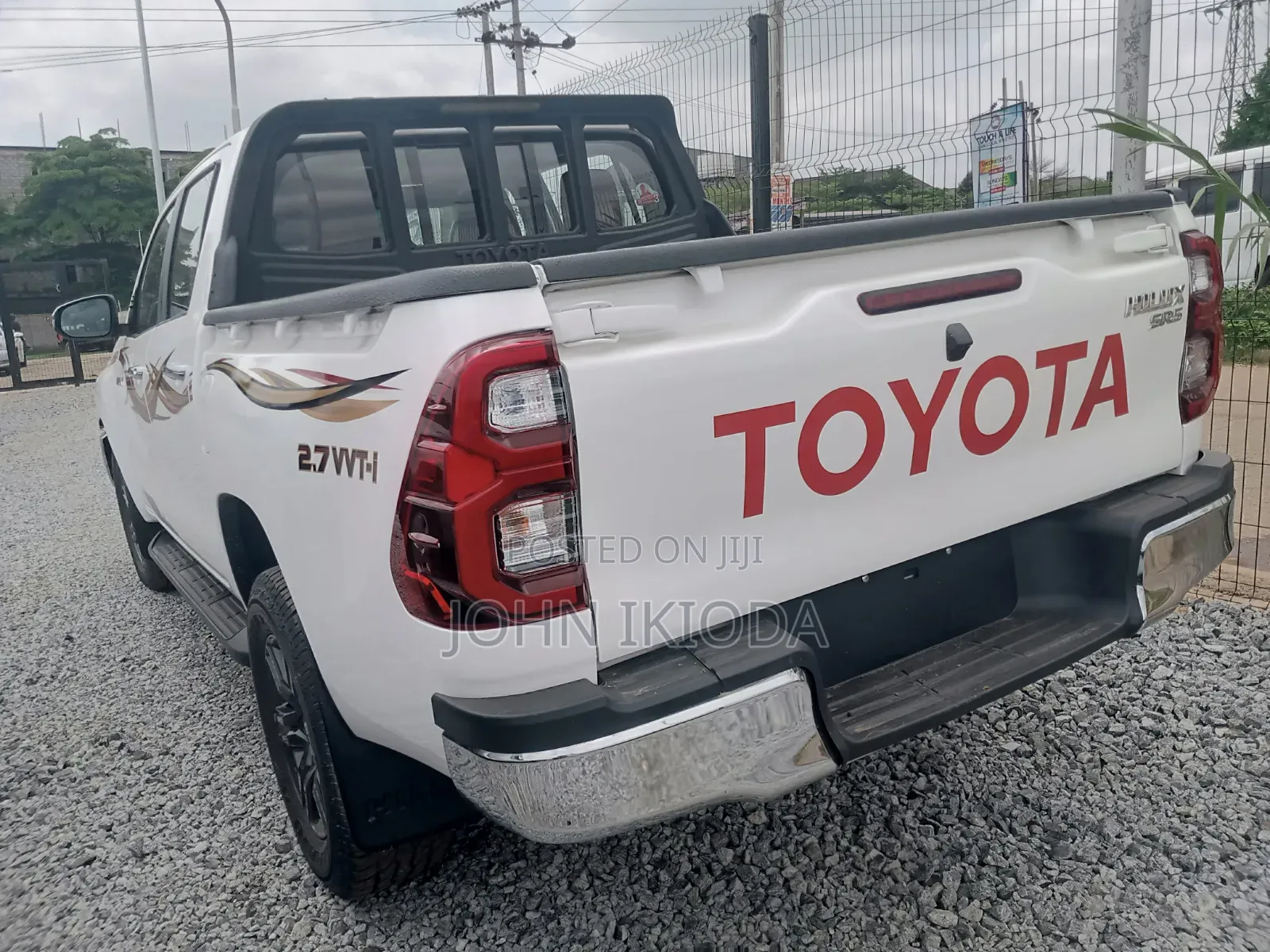 Toyota Hilux 2021 White