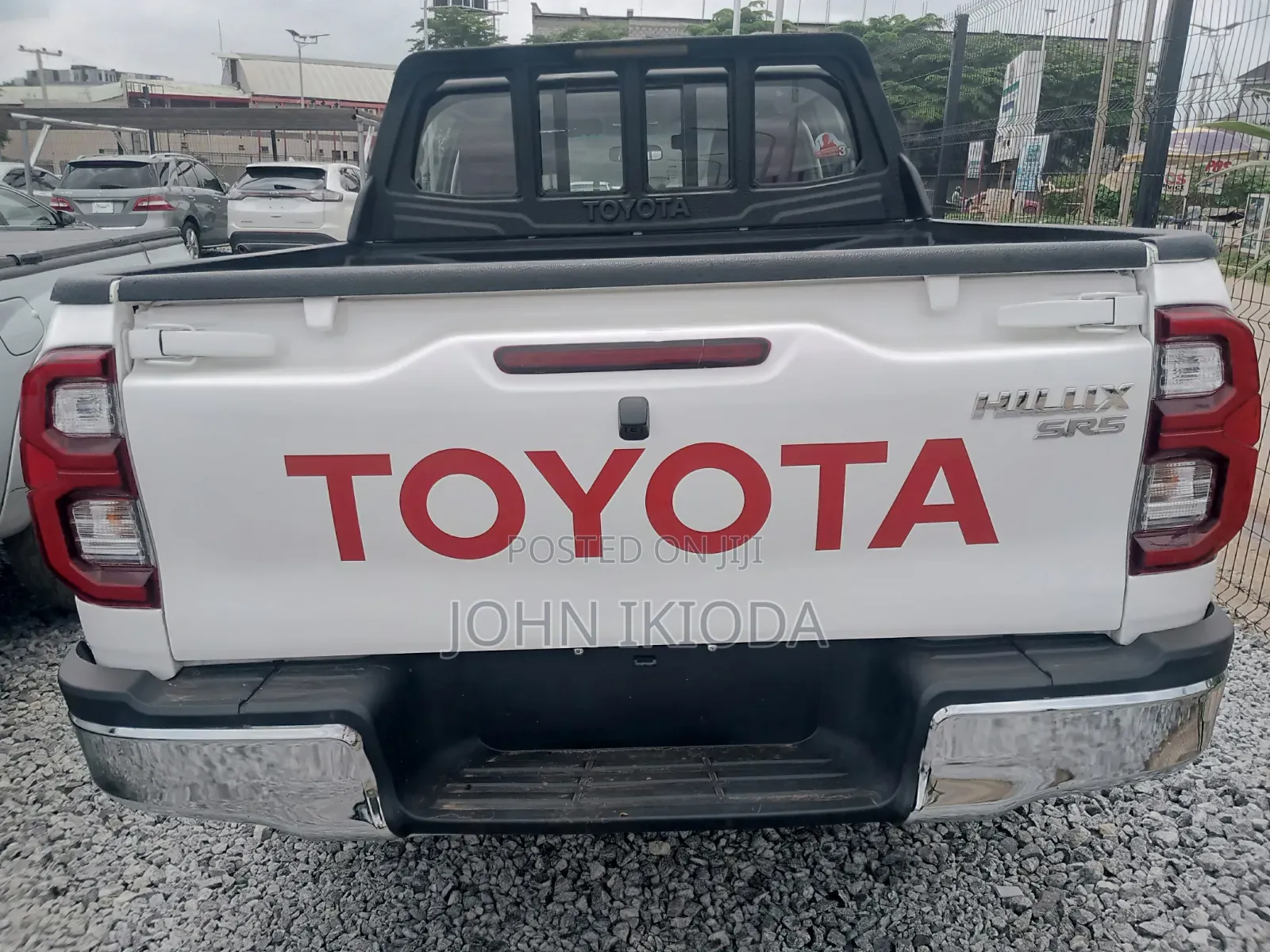 Toyota Hilux 2021 White