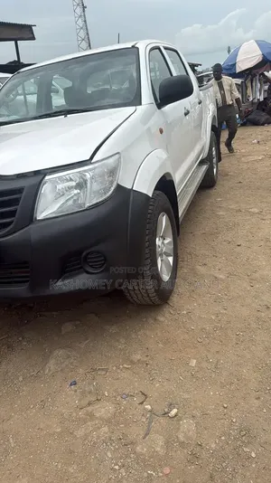 Toyota Hilux 2015 White