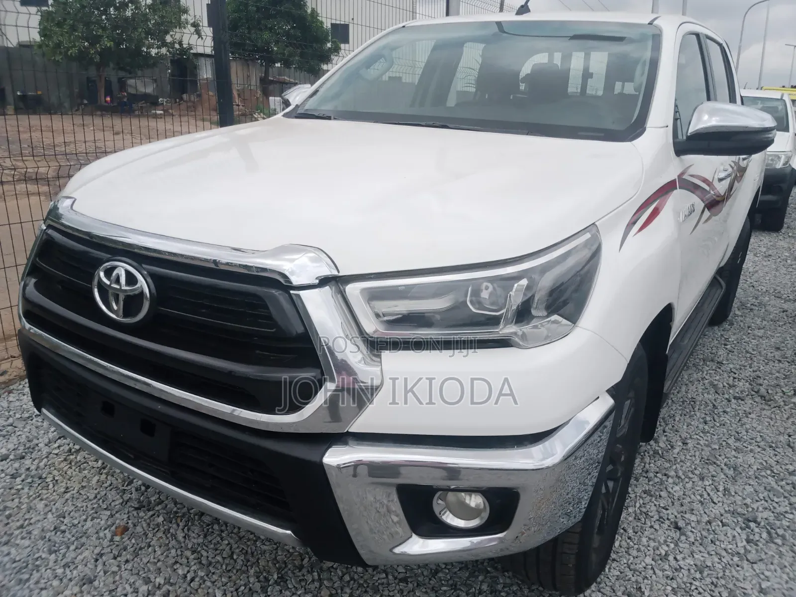Toyota Hilux 2021 White